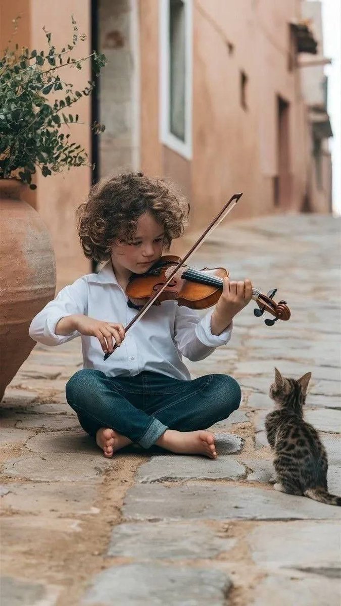 ramblingsloa's tweet image. Not the ones speaking the same language
But the ones sharing the same feeling understand each other.
Rumi