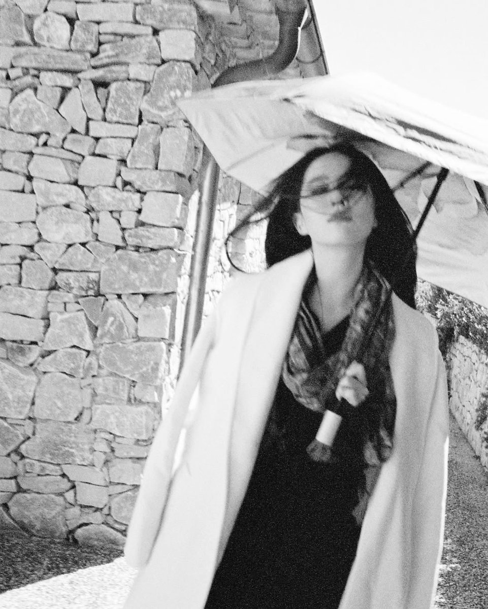 lucentwillow's tweet image. ㅤ
I stumbled upon this photo, hidden in a drawer. Turns out, my husband’s been a great photographer all along, he just never said anything 
ㅤ