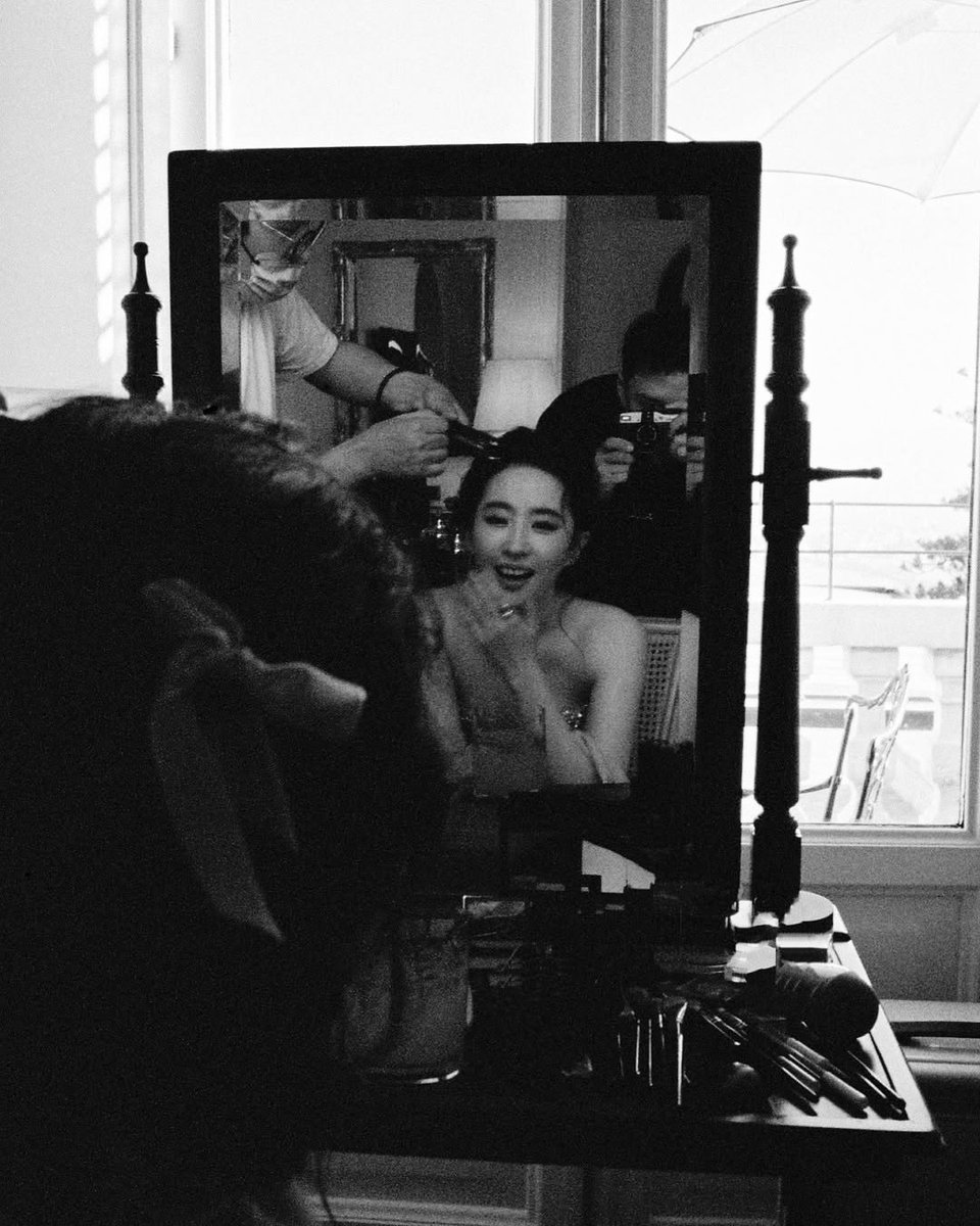 lucentwillow's tweet image. ㅤ
I stumbled upon this photo, hidden in a drawer. Turns out, my husband’s been a great photographer all along, he just never said anything 
ㅤ