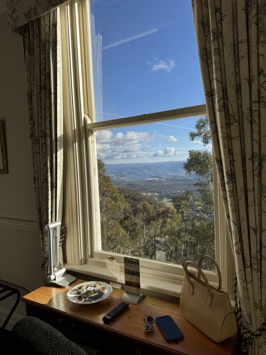 ihaveabluehat's tweet image. Our hotel room for the night.
The room Sir Edmund Barton regularly stayed in and died in!
