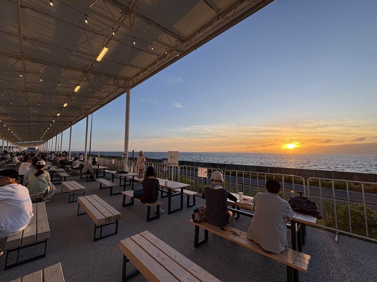 未来の都市」隣の「団体休憩所西」に、#EXPOサンセットビアテラス が