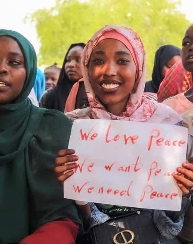 noeleeisaround's tweet image. One of El-fashir volunteers passed away due to UAE backed and funded militia RSF shell, young Sudanese keeps dying while they trying to help others and themselves ,keep eyes on them
And donate to help them with food and meds
paypal.com/donate/?hosted…