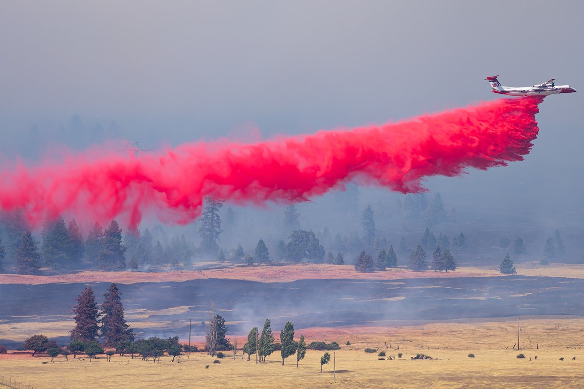 Sabian404's tweet image. Photo dump incoming. Busy day for fire fighting aircraft out in the Gorge battling the Burdoin Fire. Q400s dropping and the DC-10 orbiting. Their drop unfortunately blocked by the smoke.