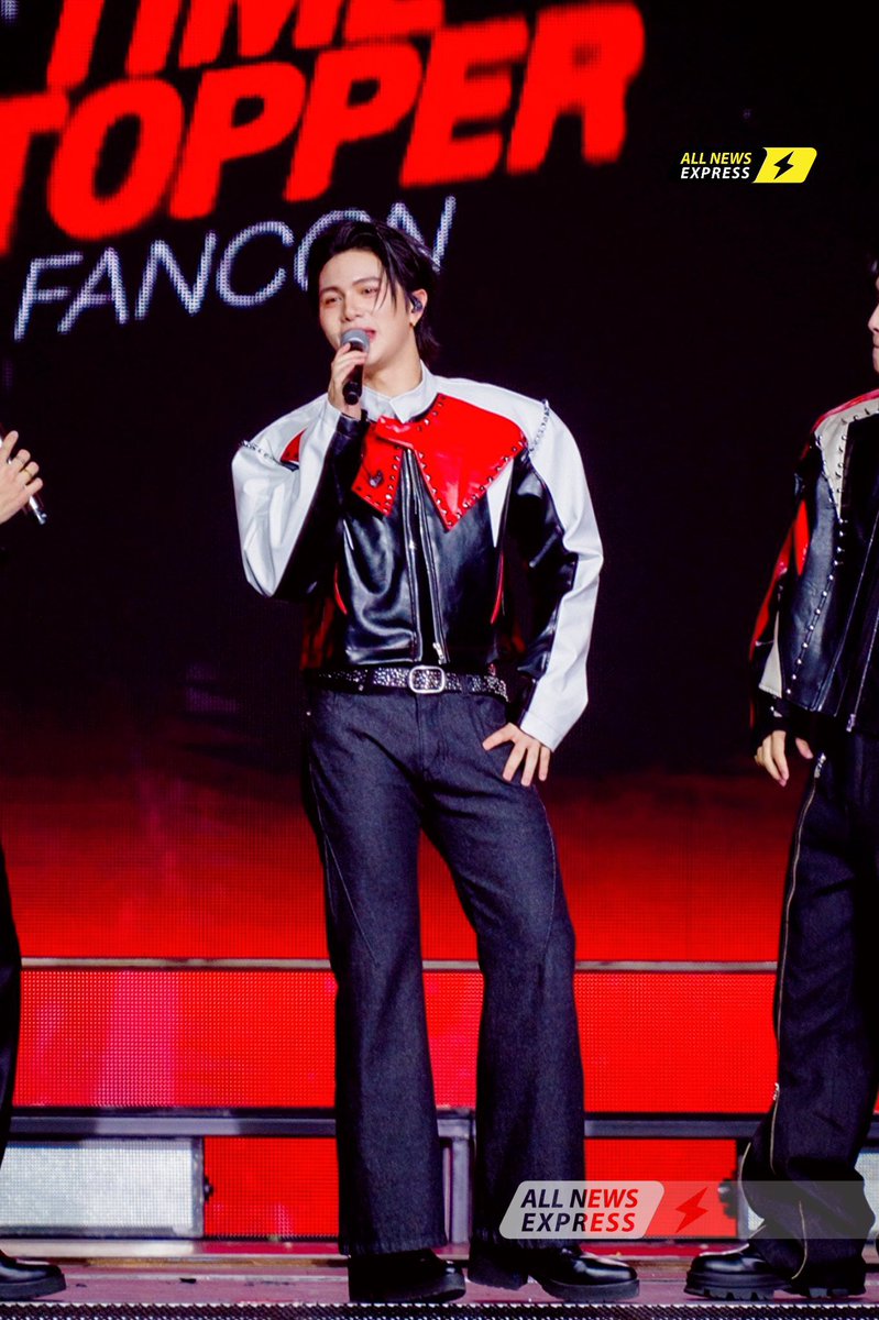 ชอบวิลเลี่ยมใส่กางเกงทรงแบบนี้มาก มันมีความขาม้าเล็กๆตรงปลายกางเกง มีความ retro อ่ะ พระเอกยุค 80s อะไรงี้ แล้วยิ่งตอนเล่นกีต้าร์ด้วยโคตรเท่ห์ ❤️‍🔥🎸