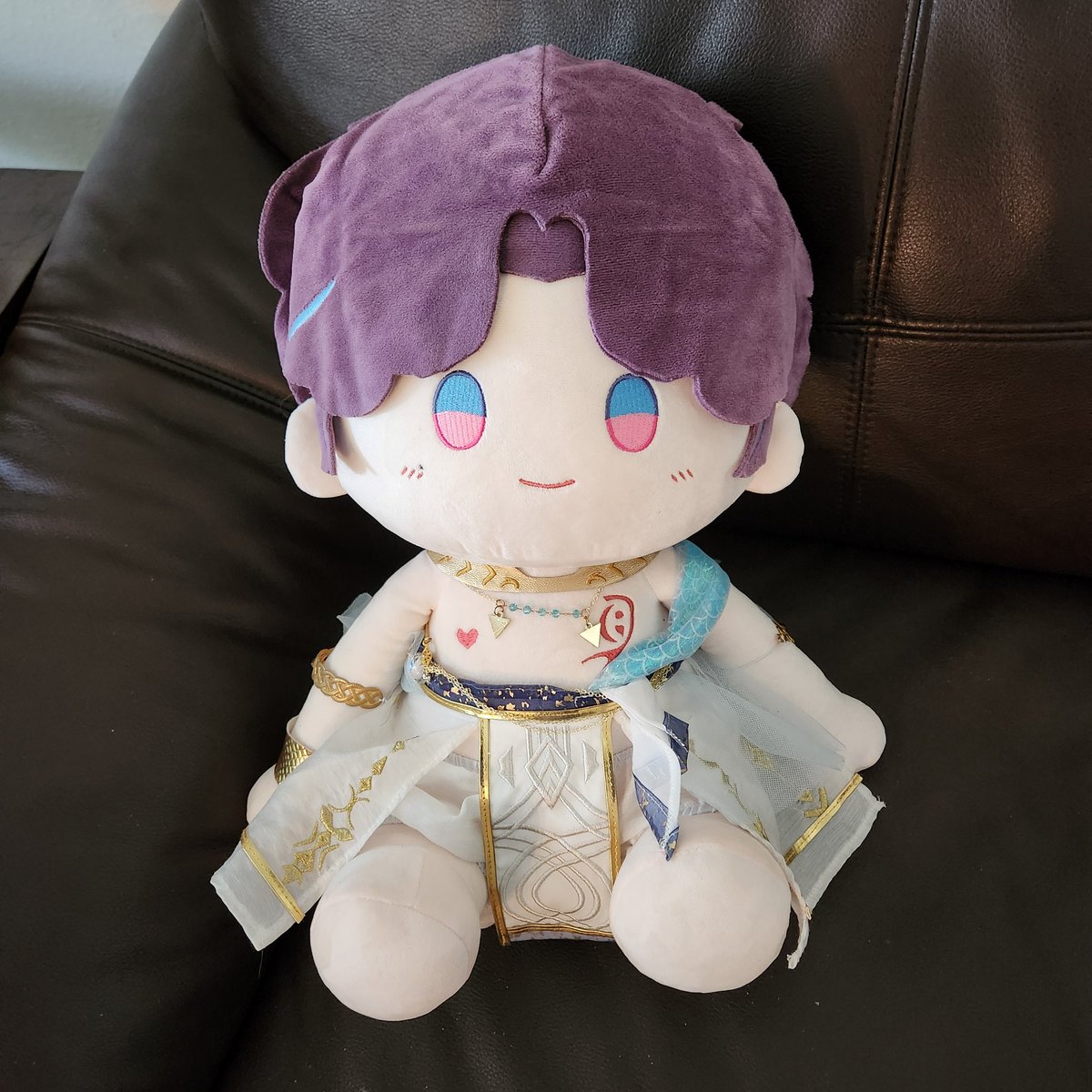 ArtsyRiriBlobbu's tweet image. 40cm Raf's pre-sale has ended, but we unfortunately couldn't reach a goal where we could manufacture the artist clothes...
So after some discussion, we're wondering if we could try and substitute with GoT-themed clothes instead.
Would that be alright with those who purchased?