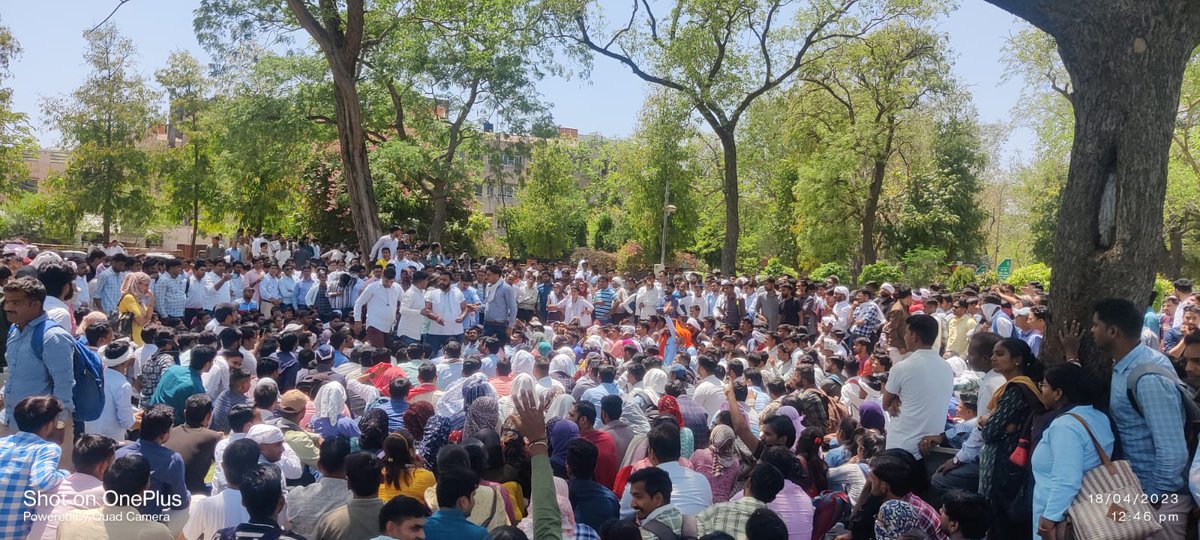 माननीय मुख्यमंत्री <a href="/BhajanlalBjp/">Bhajanlal Sharma</a> जी पिछली कांग्रेस सरकार में मैंने कम्युनिटी हेल्थ ऑफिसर्स और कुछ संविदा का केडर के साथियों के साथ मिलकर संयुक्त संविदा कर्मी मुक्ति मोर्चा बनाकर राजस्थान कॉन्ट्रैचुअल हायरिंग नियम 2022 बनवाएं और इन सभी को उनके अंतर्गत रिज्वाइन करवाकर नियमित