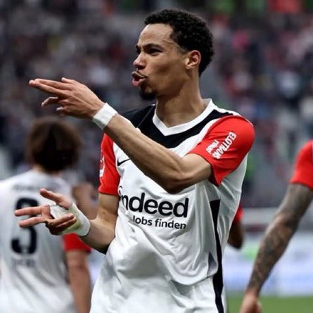 🚨 Liverpool's offer for Hugo Ektike is £69M + £9M add ons. 

Talks continue over the structure of the add-ons.

(Source: <a href="/SkySportsNews/">Sky Sports News</a>)