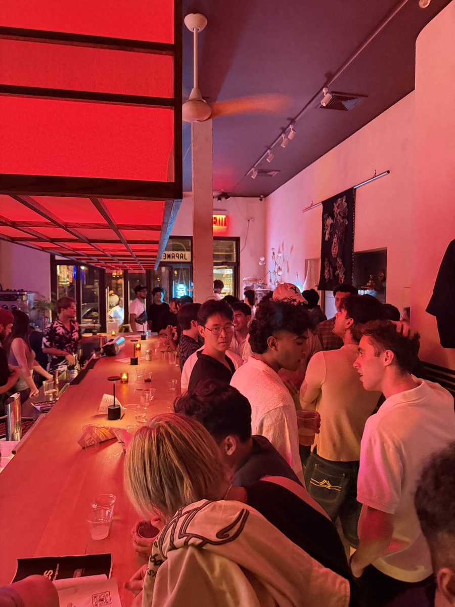 eunifiedworld's tweet image. sorry if i glitched out in front of you today its been a long week. thanks for pulling up to the event though, bringing people together is my favorite thing in the world 🤍🤍
also we can easily tell if you came from sf