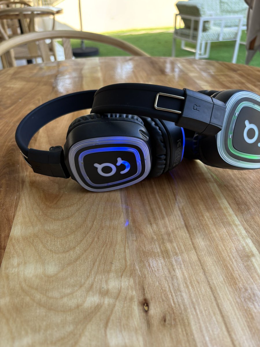 oupapilane's tweet image. 34 on Saturn Update
SIP - PAINT AND GROOVE WITH OUR NEW SILENT DISCO
Sunday, 27 July , we’re leveling up our Sip & Paint with a SILENT DISCO! 💃🏾 Sip, paint, and groove to your own beat with headphones. 🎨🎶
Book you spot
#SipAndPaint #SilentDisco #34OnSaturn