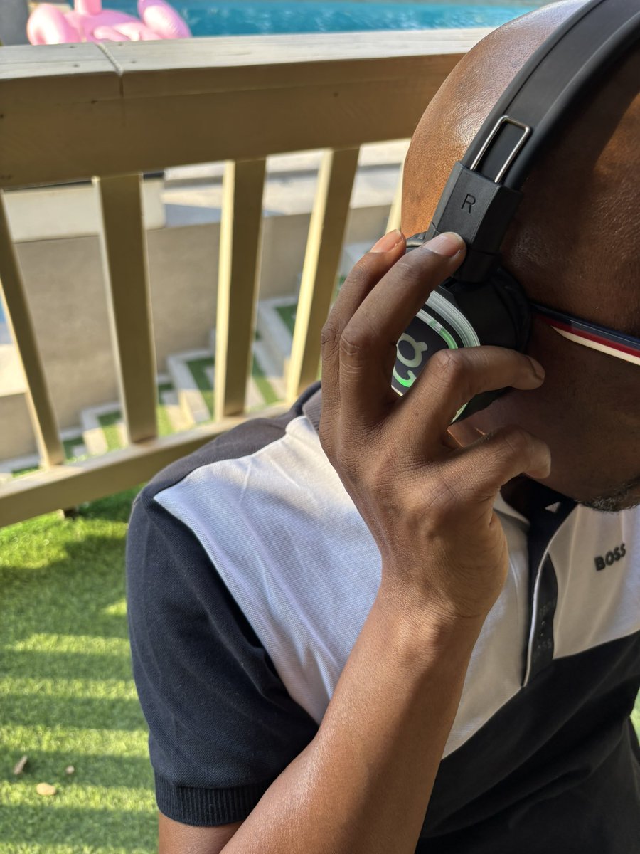 oupapilane's tweet image. 34 on Saturn Update
SIP - PAINT AND GROOVE WITH OUR NEW SILENT DISCO
Sunday, 27 July , we’re leveling up our Sip & Paint with a SILENT DISCO! 💃🏾 Sip, paint, and groove to your own beat with headphones. 🎨🎶
Book you spot
#SipAndPaint #SilentDisco #34OnSaturn