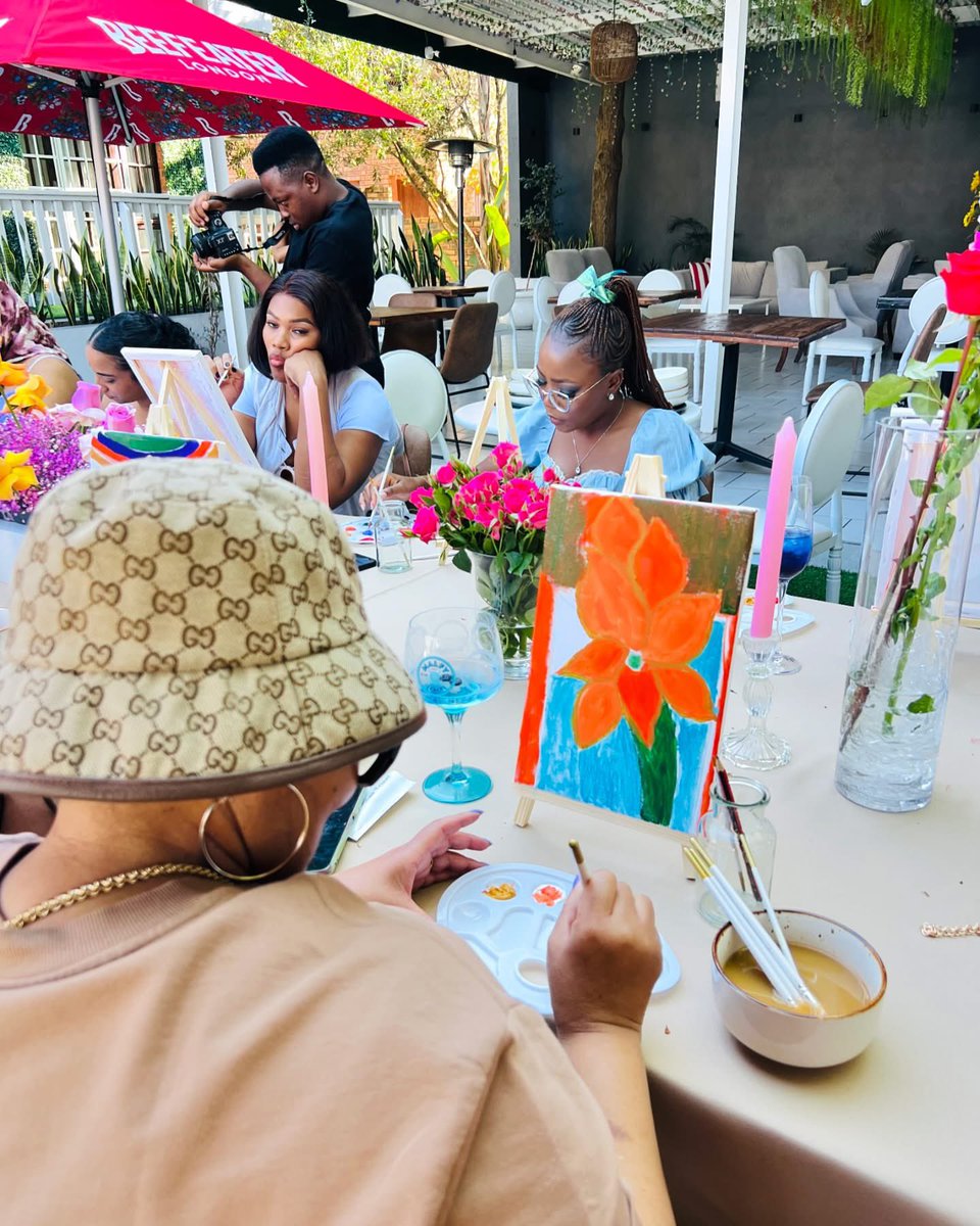 oupapilane's tweet image. 34 on Saturn Update
SIP - PAINT AND GROOVE WITH OUR NEW SILENT DISCO
Sunday, 27 July , we’re leveling up our Sip & Paint with a SILENT DISCO! 💃🏾 Sip, paint, and groove to your own beat with headphones. 🎨🎶
Book you spot
#SipAndPaint #SilentDisco #34OnSaturn