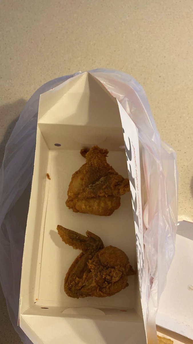 AdmiralB0t's tweet image. wtf happend to the kfc I know