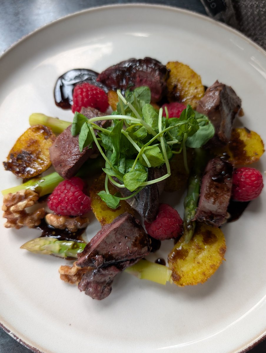 neilayates's tweet image. Pan fried pigeon with curry-dusted sauteed potatoes, asparagus, walnuts, raspberries, topped with pea shoots in a raspberry dressing. Best thing I've made this year.