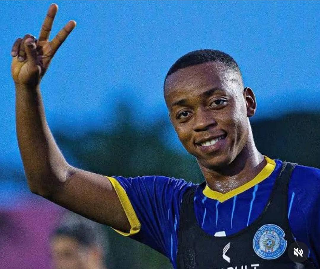 Kumekucha wakuu, na mimi nikiwapa taarifa za usajiri mtasadiki au mtabaki kuwa kama thomaso!?😂, happy sunday y'all✅