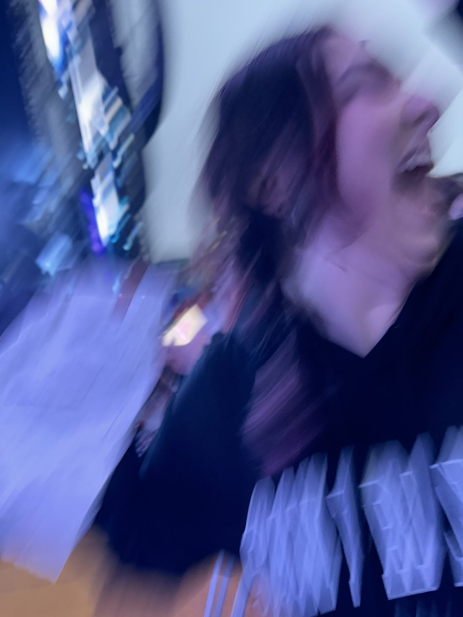 cqurtknee's tweet image. FAM GOT SETLIST AND PAPER FROM GERARD THAT HE THREW!!! #MCRSF