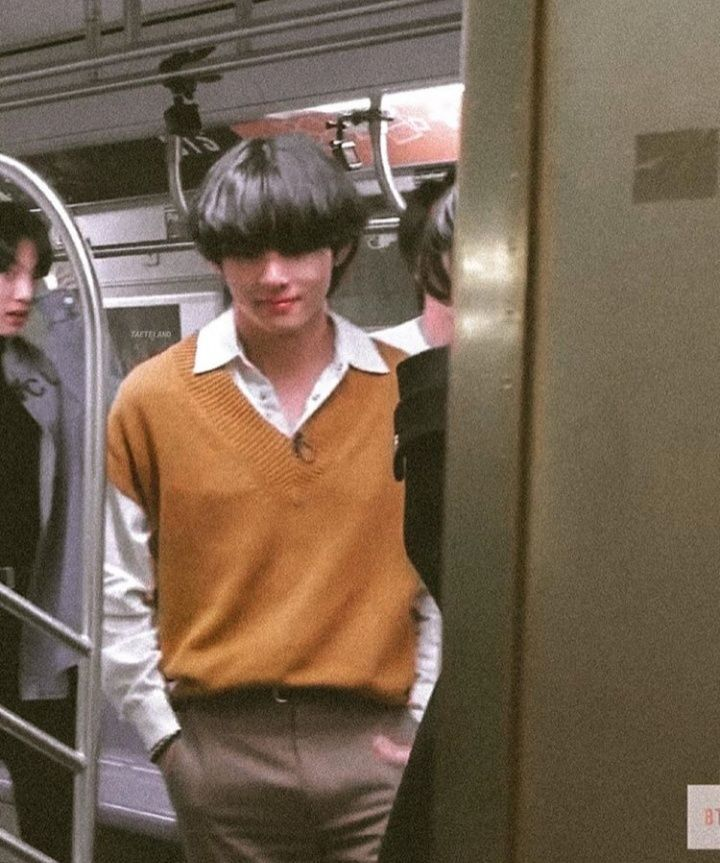 koosthiccc's tweet photo. #taekookau where two strangers, Jungkook and Taehyung get stuck in a train overnight which has stopped due to railway track errors. 

or spy taehyung is stuck with the person he's supposed to get close to for the next 12 hours https://t.co/88AqQgprK7