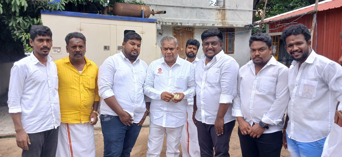 tvk_dindigul's tweet photo. தமிழக வெற்றிக் கழக
பொதுச் செயலாளர்
எங்களின் வழிகாட்டி
அன்பு அண்ணன் 
*திரு.N.ஆனந்த் Ex MLA*,
அவர்களுடன்,

திண்டுக்கல் மத்திய மாவட்ட
செயலாளர் அண்ணன்
*ML தேவா*
 மற்றும் திண்டுக்கல் மத்திய மாவட்ட நிர்வாகிகள் சந்திப்பு!!!

@TVKVijayHQ @BussyAnand
@TVKHQITWingOffl
 @TvkMaduraiZone https://t.co/rDVORnzjVX