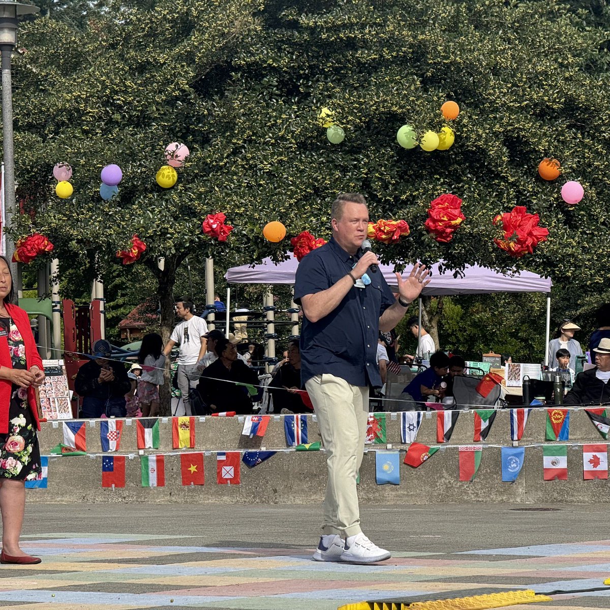 I'm honored to have been invited as Guest of Honor at this afternoon’s 2025 Seattle International Cultural and Arts Festival at Crossroads Park. Huge thanks to the organizers and community leaders who thoughtfully curated this one-of-a-kind celebration—bringing together art,