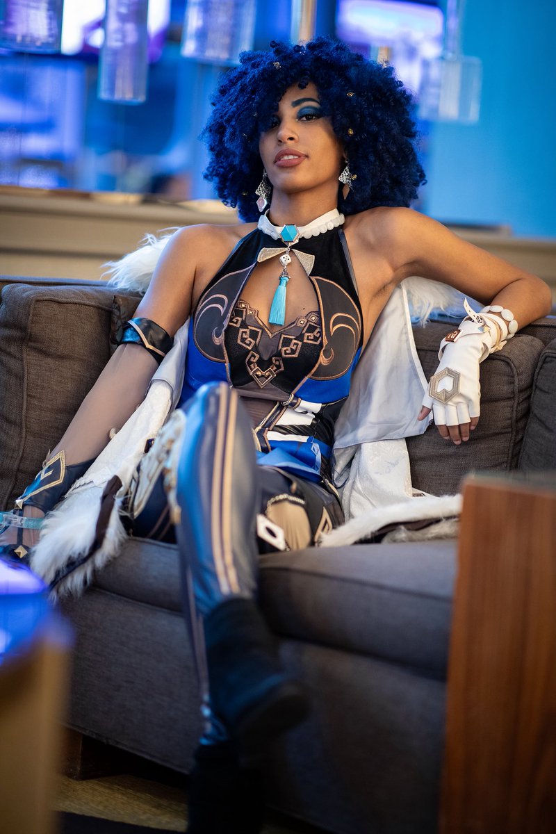 I sold this cosplay awhile ago but Yelan’s new skin has me reconsidering cosplaying her again 👀

📸 - dlpreyno