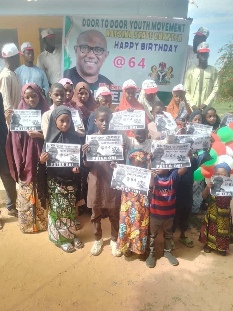 _AkporChief's tweet image. Peter Obi criticized the students of Benue for coming out to welcome their President.
But yesterday, he went to Katsina State to use their children for campaign photo ops, even when the people of Katsina are still mourning.
Something he can't do to his people in SE.