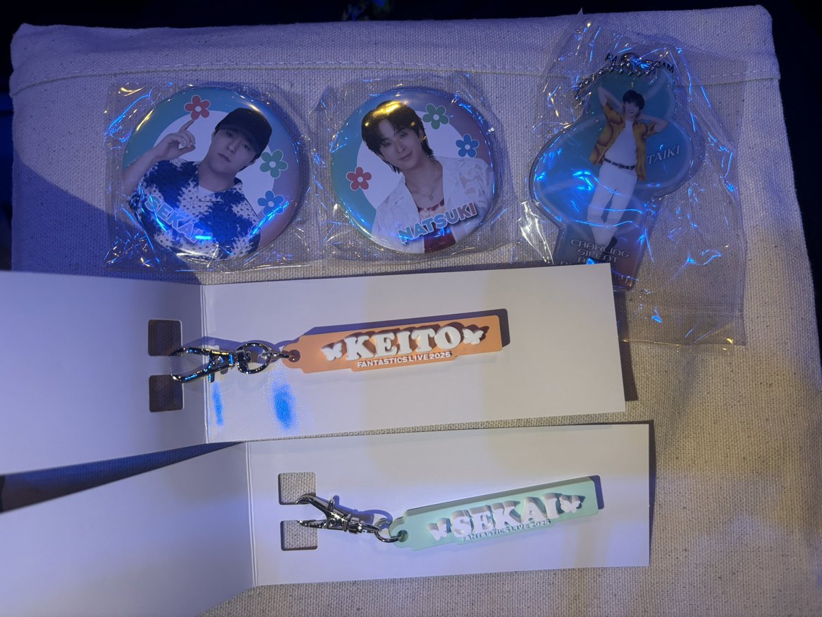 Mikittyii07's tweet photo. FANTASTICS LIVE 2025 CRAWLING SILENT
RISING BUTTERFLY ファンタ ラバーネームチャーム　缶バッチ　交換 買取
お写真のもの

【讓】
ラバーチャーム:世界、木村慧人
クリアチャーム:佐藤大樹
缶バッチ:世界　澤本夏輝

【求】中島颯太ラバーチャーム https://t.co/S21JouejaJ