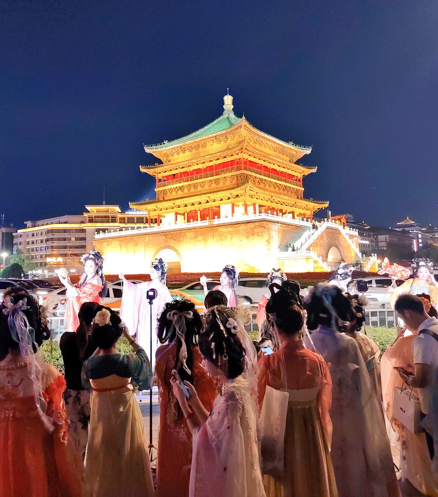 ✨ Step into history! ✨
Rocking gorgeous Hanfu makeup &amp; outfits has become THE must-do in Xi'an! 👘 Modern city girls transform into ancient beauties - total time travel vibes! ⏳✨

Strike a pose before the majestic #YongningGate city walls &amp; #BellTowers 📸 Your trip just got