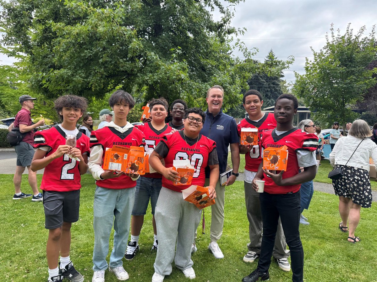 What a perfect afternoon in Evergreen Park! Huge thanks to the Lake Hills Neighborhood Association for organizing another incredible annual picnic—amazing food, welcoming neighbors, and the kind of togetherness that makes Bellevue shine. A highlight for me was meeting the
