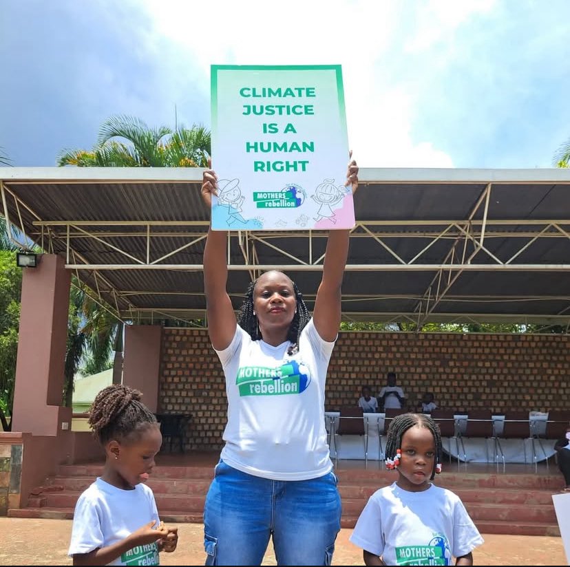 XrMothers's tweet photo. African mothers demanding a livable future for our kids. Climate injustices are suffocating our communities 💔. We won't stay silent. We won't give up. We'll rise for our children's future 💪
#justiceforafricanmothers
#Climateactionnow https://t.co/vLFKZbiNh4