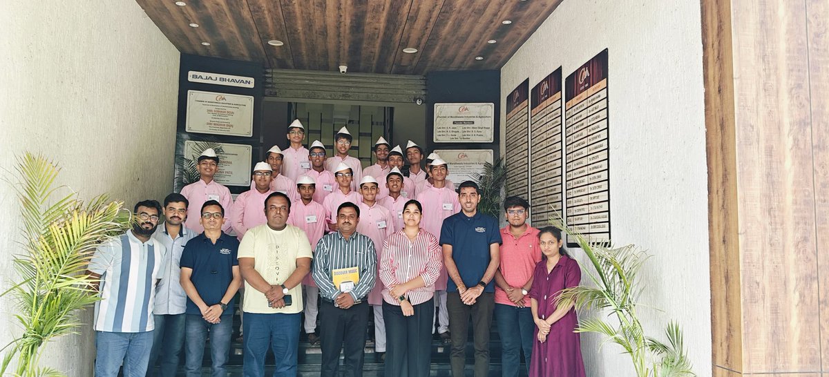 MAGICIncubation's tweet image. Students from Dnyan Prabodhini Balvikas Mandir Prashala, Solapur visited MAGIC for an insightful exposure visit focused on innovation, entrepreneurship, and the startup ecosystem.
🔹 Mr. Ashish Garde, Director of MAGIC, engaged the students in an inspiring session, highlighting…