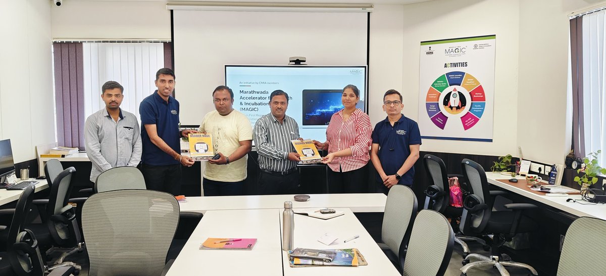 MAGICIncubation's tweet image. Students from Dnyan Prabodhini Balvikas Mandir Prashala, Solapur visited MAGIC for an insightful exposure visit focused on innovation, entrepreneurship, and the startup ecosystem.
🔹 Mr. Ashish Garde, Director of MAGIC, engaged the students in an inspiring session, highlighting…