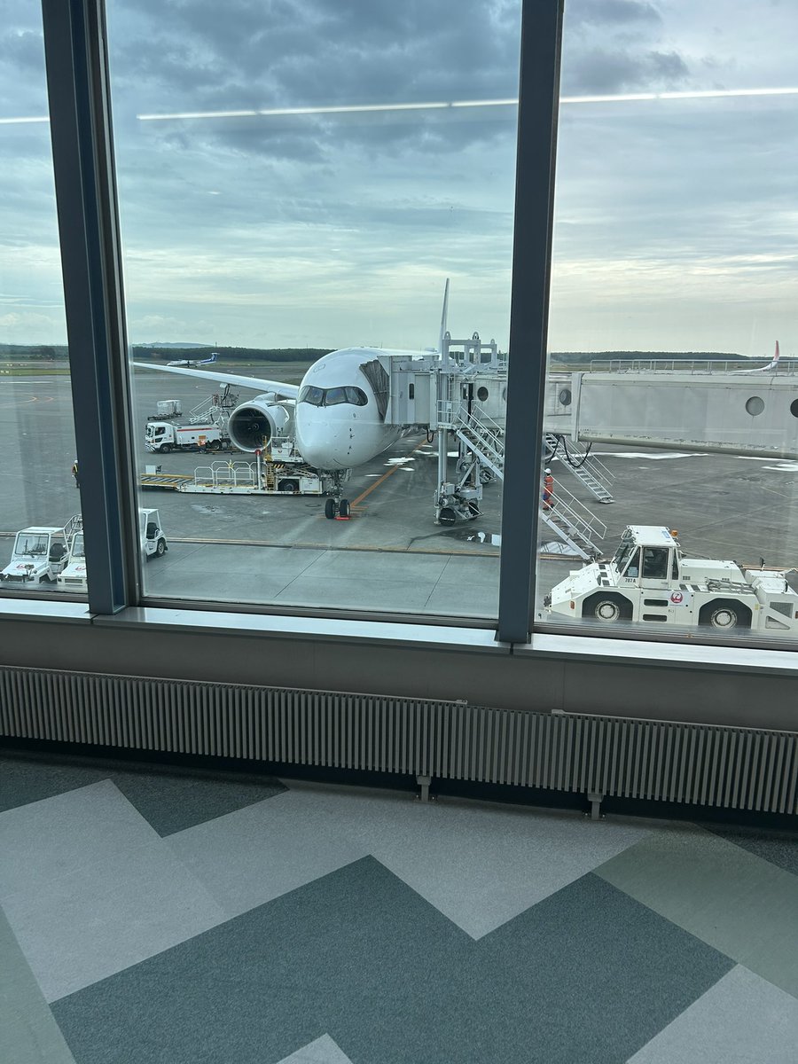 asanco0401's tweet image. 元々乗る予定の飛行機が11:45→13:00出発に変更も、JALの素晴らしい対応で早い便に変更してくれました。ありがとうJAL✈️
そして短かった北海道滞在もとても濃い時間でした。