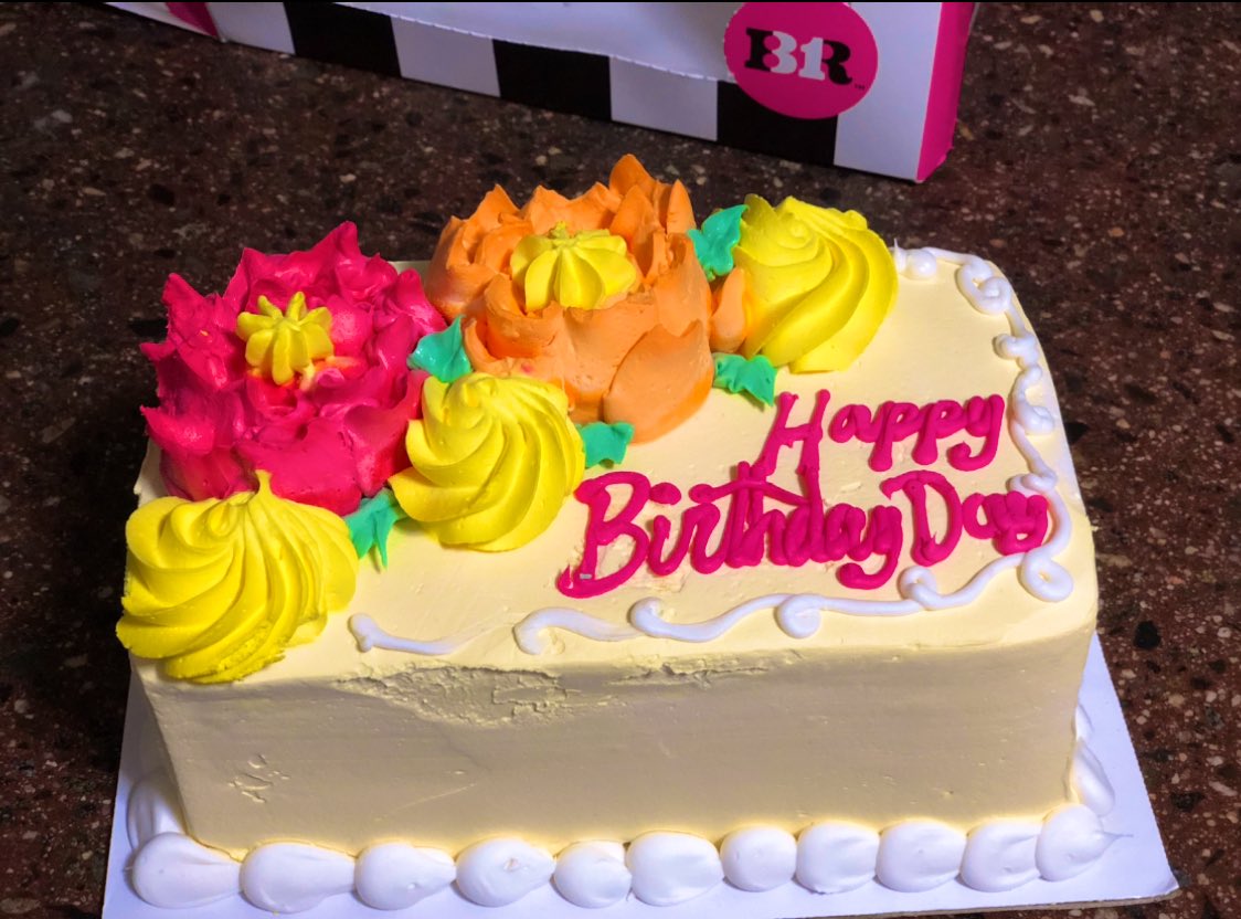 SweetestDevotee's tweet image. So, daughter asked if I wanted something sweet. Comes back with a pre-made vanilla cake with cookie dough ice cream. 👀 Look at the script. 🤦🏻♀️😂🤣
#OPLive #OPNation #OnPatrolLive #REELZ