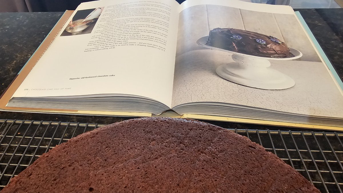 Finally back in action...Old Fashioned Chocolate Cake ala Ms Lawson for a Murrigella daughter...♥️