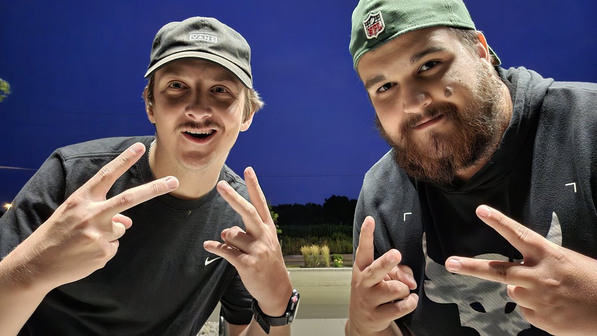 TwitchiiOG's tweet photo. Maaaaan, long time coming on this one. Finally, I had the honor of meeting the legend @Goonzig https://t.co/swnjQcrEpI
