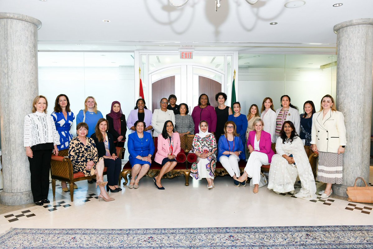 AnitaAnandMP's tweet image. Around the world, women are shaping foreign policy, leading with strength and driving change.
It was an honour to join the women diplomatic representatives to Canada to celebrate #WomenInDiplomacy. Thank you all for your immense contributions you make each day.…