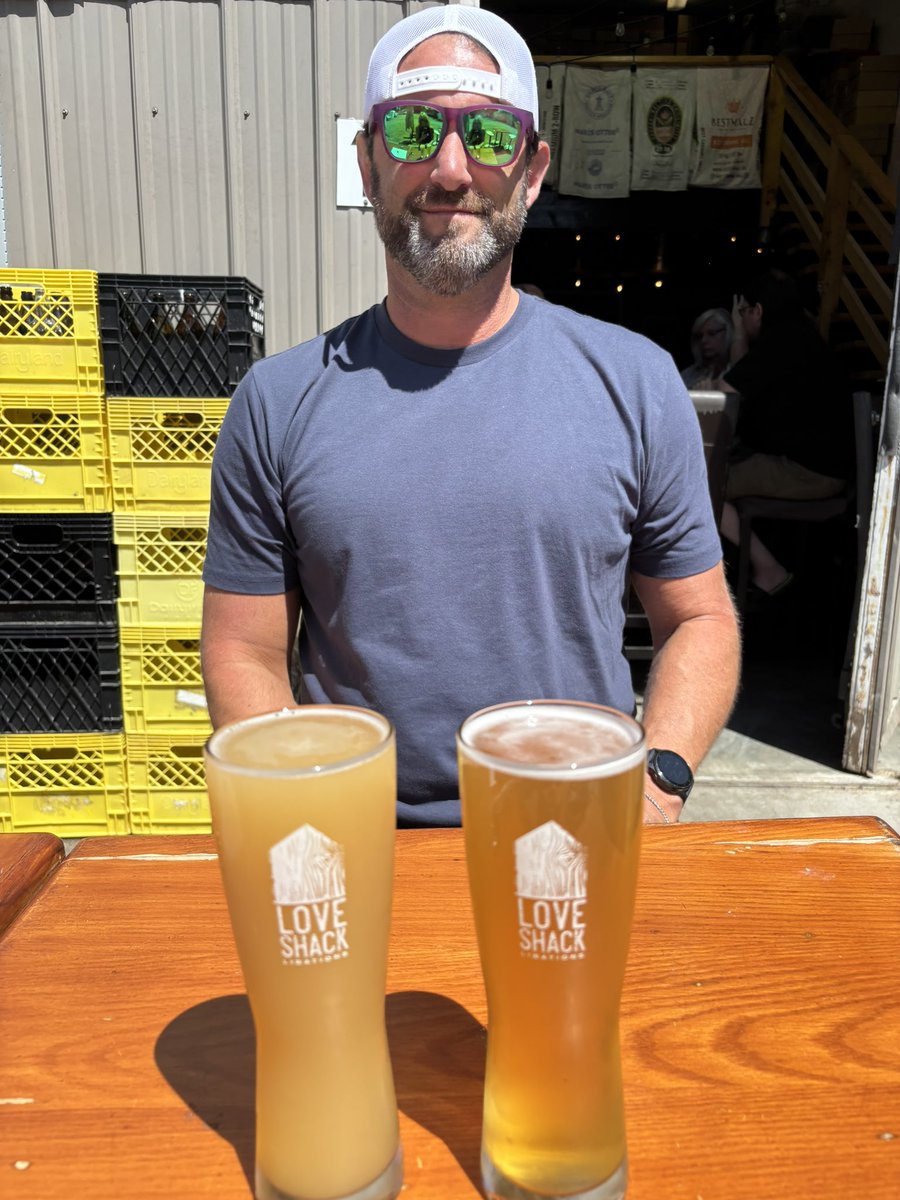 pastiscam's tweet photo. Finally got Mel to a PACKED #LoveShackLibations 🍻
@IAmCarlJensen wasn’t kidding, the Hanz was great! But for me it was Juice Bigalow for the win #BCCraftBeerQuest @gord_newton @GordieLogan @StonerMay @BCAleTrail @VictoriaBeerBuz @EatDrinkBuyBC https://t.co/ERunlS19sK