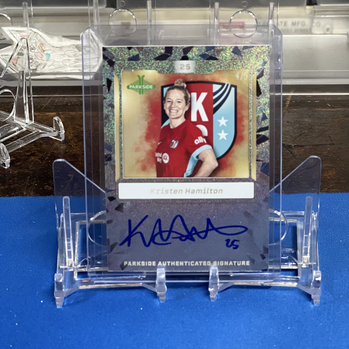 WoSoHQ's tweet image. What a 3 box break that just happened in the WoSo HQ 👀👀
Let’s start with this Kristen Hamilton /5 Autograph