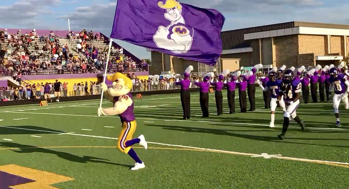 💪🏼🏈Marion Giants “REWIND”…The Marion Giants mascot “Stretch Murphy” makes his first appearance on opening night at Dick Lootens Stadium on August 23, 2019. The Giants defeated Eastbrook 35-19.
#MarionGiants #mascot #football #GFND