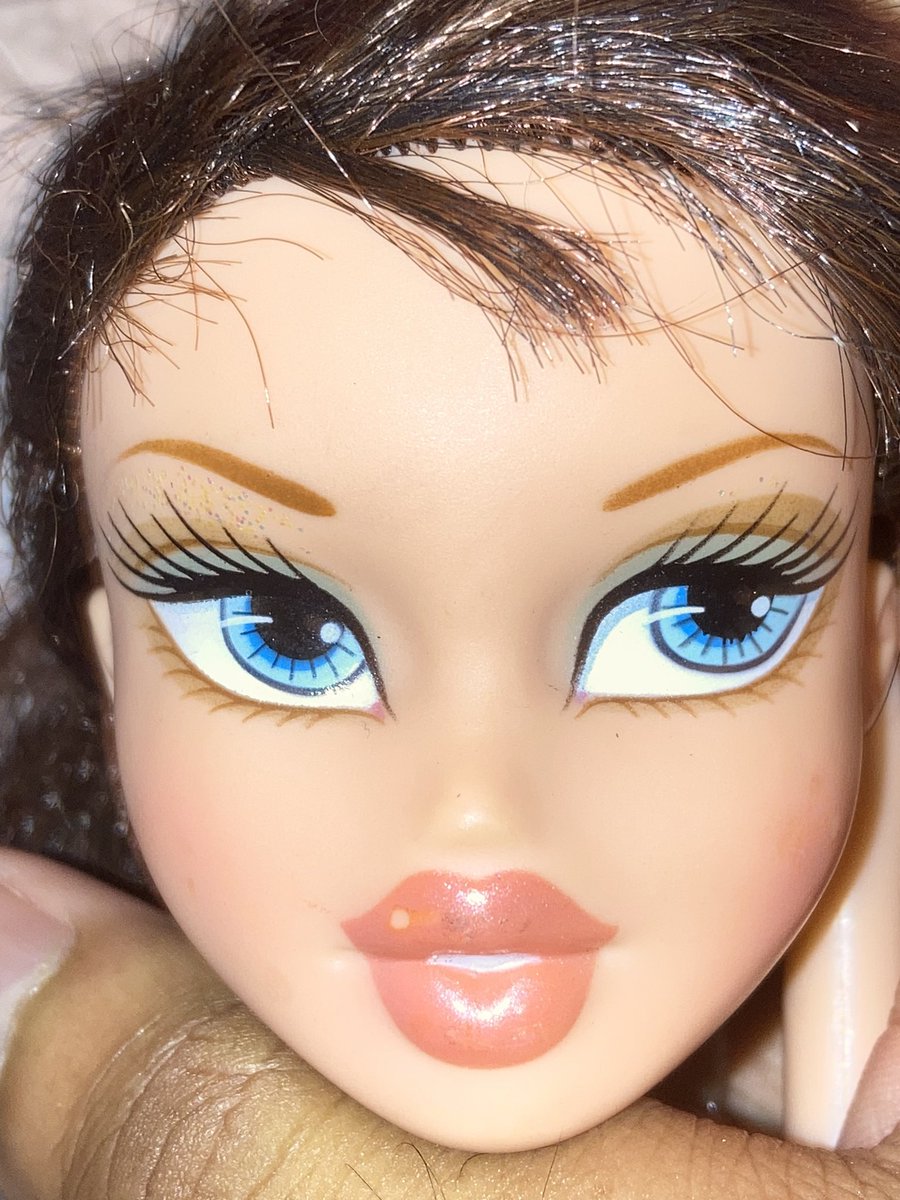 racheldollezal's tweet image. she’s stunning in person CAN SOMEONE SELL OR TRADE ME ONE WITHOUT A LIL SCUFF DJDBFNF