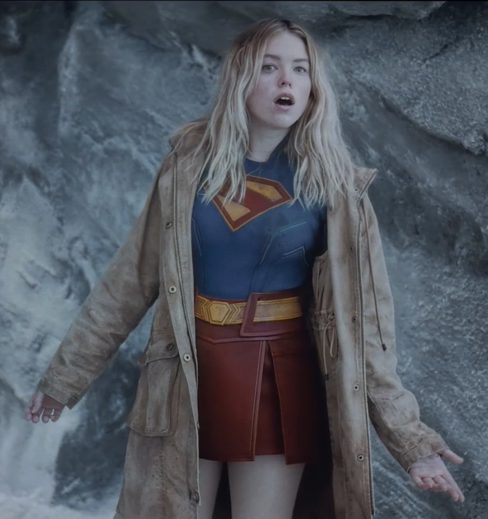 DCEUMX's tweet photo. #Supergirl inmediatamente se convirtio en la crush de muchos. #Superman https://t.co/jggnXGHJEr