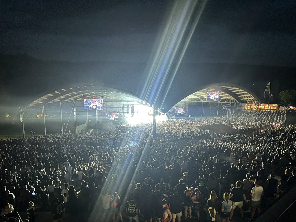 aaronAcarr's tweet image. Hello from Wisconsin — seeing who I think we can all agree is the greatest band in the history of music… Creed