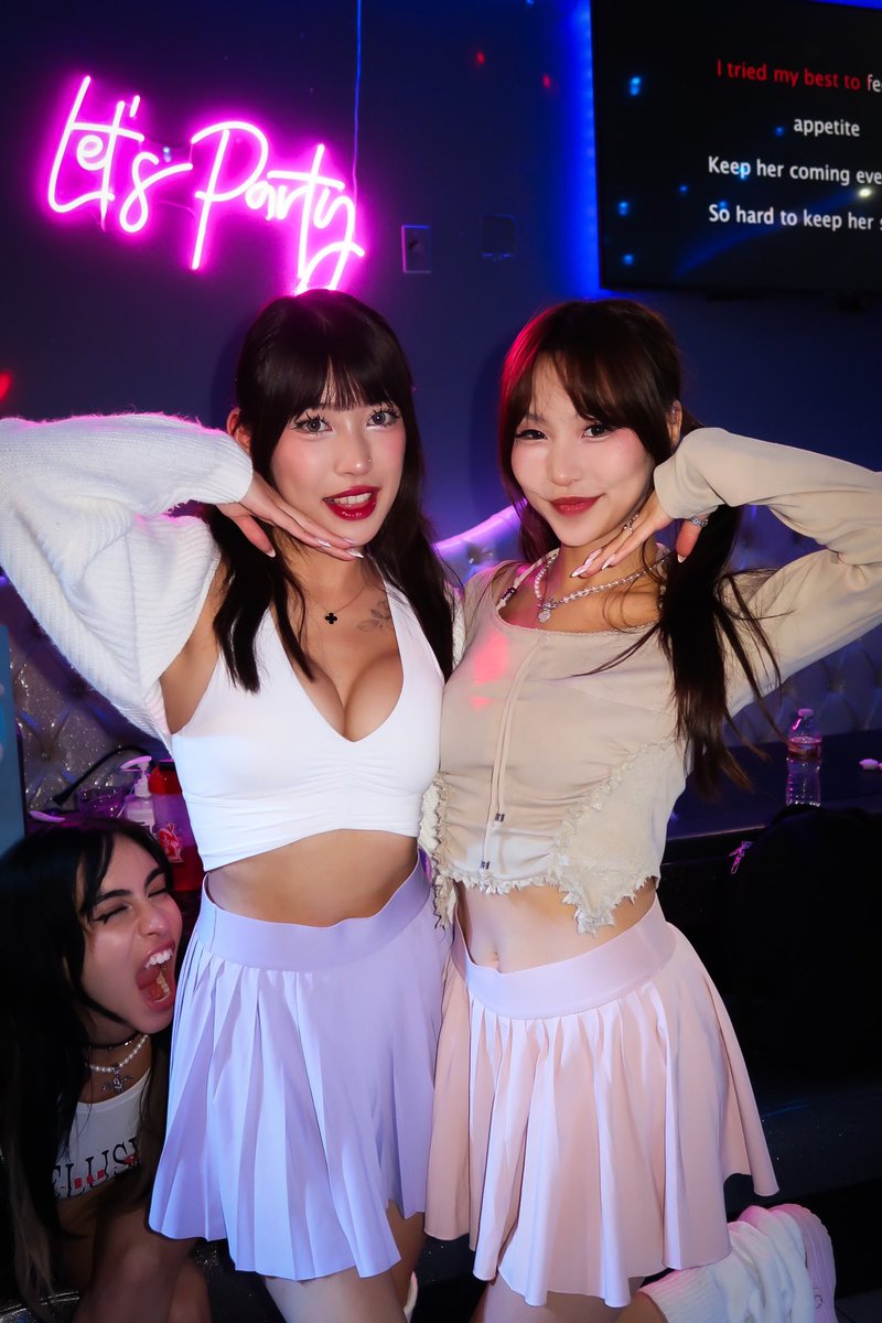 Memories from our creator karaoke night🎤🎶