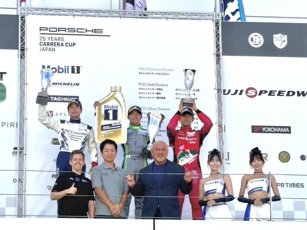muto_keiji's tweet image. 富士スピードウェイで開催のPCCJ Mobil 1 Challenge決勝の表彰式プレゼンターを務めさせて頂いた!
初めてみたレースはスピード、音、風、匂いと五感に刺さった!
