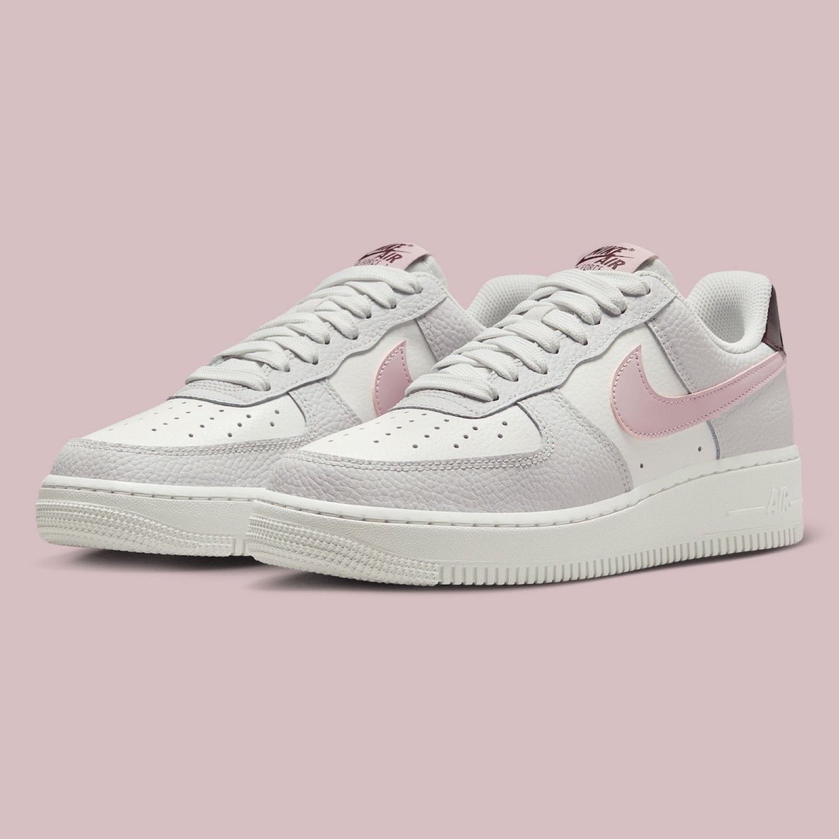 SBDetroit's tweet photo. Nike "Plum Chalk" Pack 🍇 

MORE INFO:  https://t.co/QWliQ1Fnji https://t.co/5CsuqIyzxt