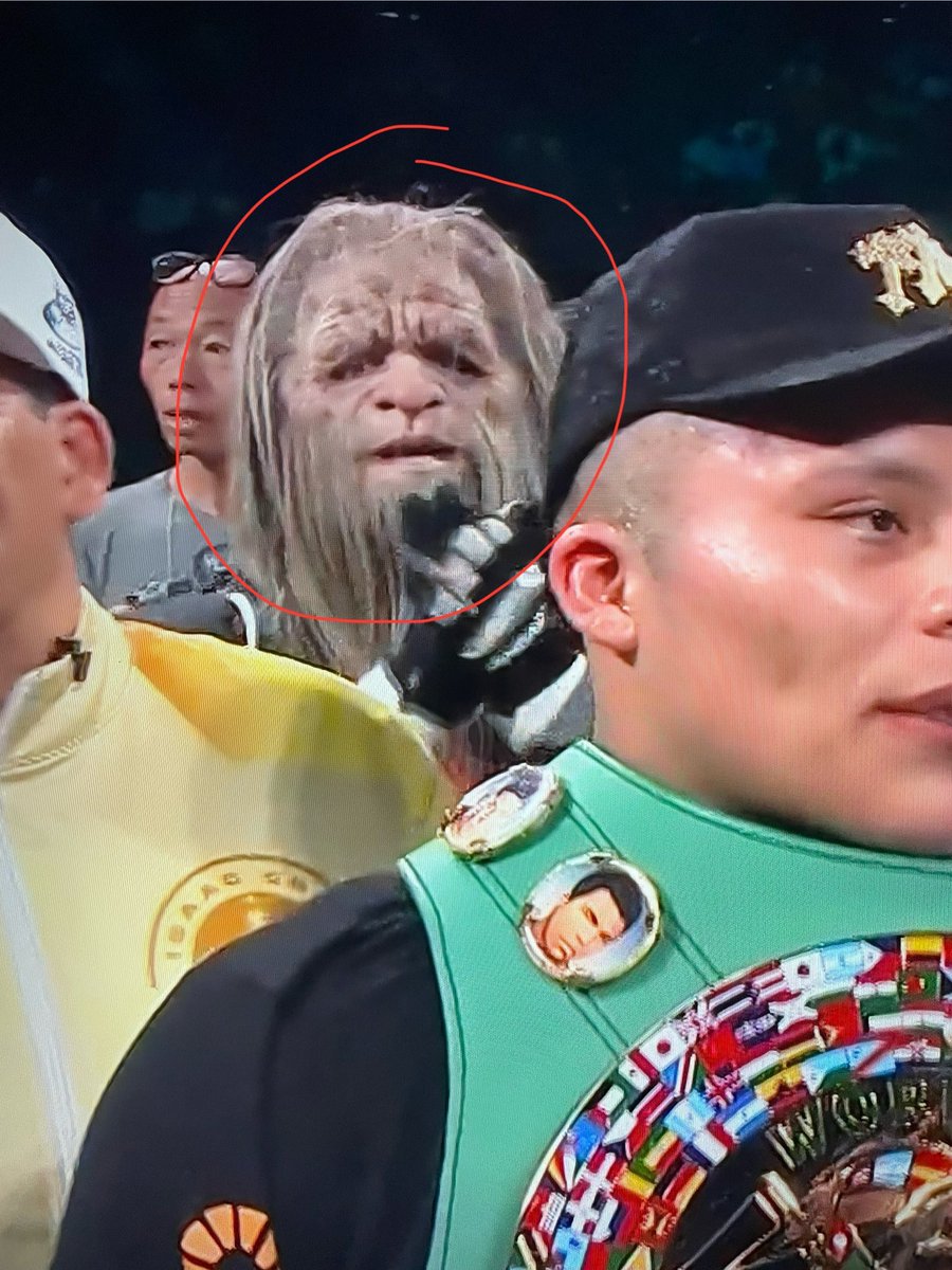 Ryandally08's tweet image. So are we going to pretend that there wasn’t a wookie standing behind PittBull Cruz? #FundoraTszyu2 #PacquiaoBarrios #BarriosPacquiao #Boxing