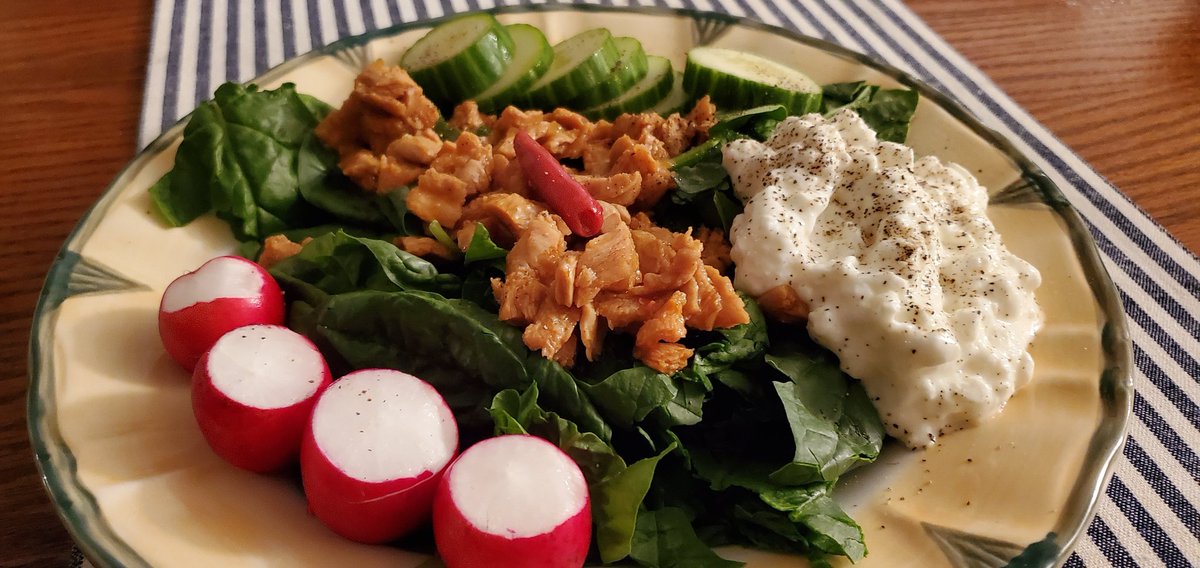 Willow_Girl37's tweet image. I bought this "tuna-less" tuna because i love thai chili and it was on clearout for 50 cents. Anyway, it’s so spicy, I can’t even tell if it tastes like "tuna"… or drywall. And I think that was their intention. 5/10