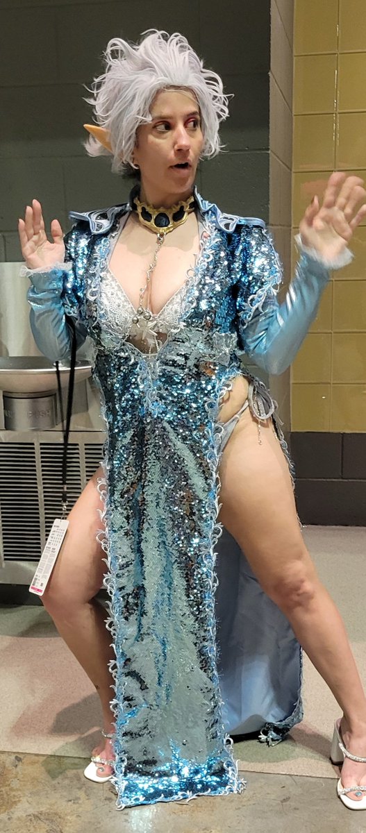 CheeseWarlord's tweet image. Today was really busy, but a lot of fun! I dressed as Astarion again, sold lots of Labubus, hosted a panel on D&D and got goodies :3
I am at booth 212 tomorrow!
My last panel of the weekend is 2-3pm in Wakanda Wombats!