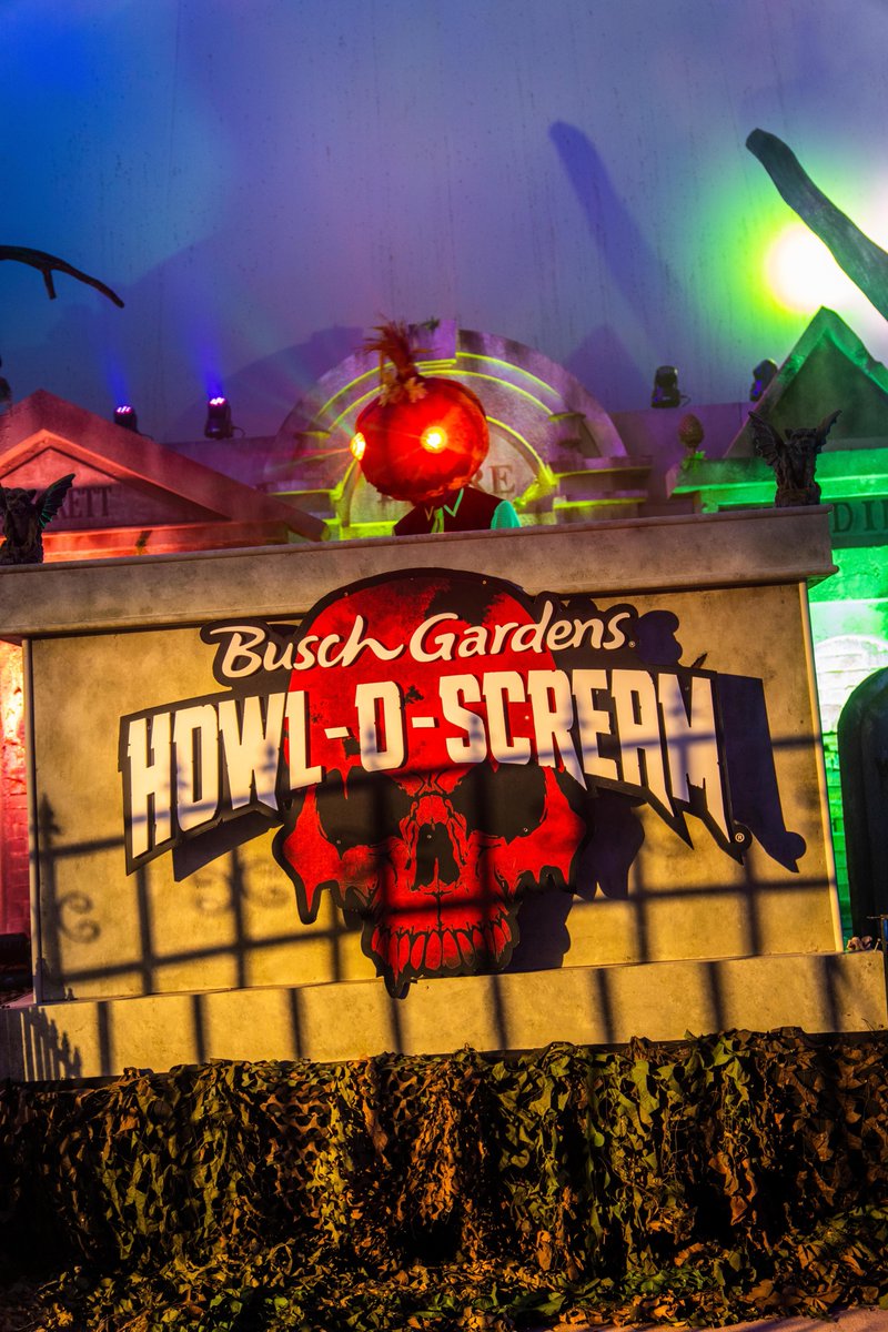 howloscream's tweet photo. Our Sinister Sale expires TONIGHT, so click the 🔗 in our link to save up to 70% on tickets now! https://t.co/4RtyulUYk2 https://t.co/emaP1DhiRx