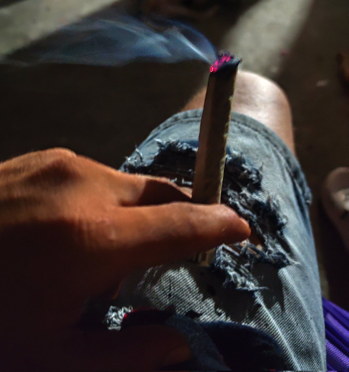 CPallares06's tweet photo. Un porro de 10 mil https://t.co/Qzbi4Jvt5c
