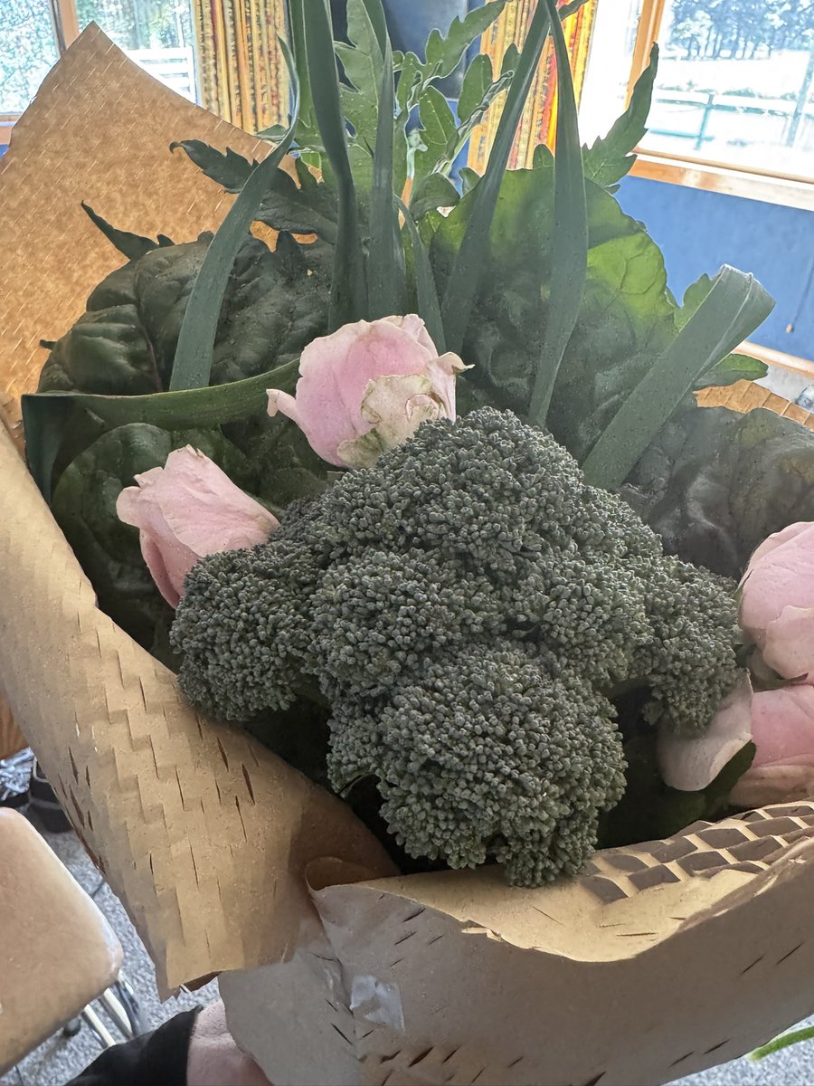 HdizzyDizzle's tweet image. Tried to make a bouquet for Adult child birthday but my garden only had veges.